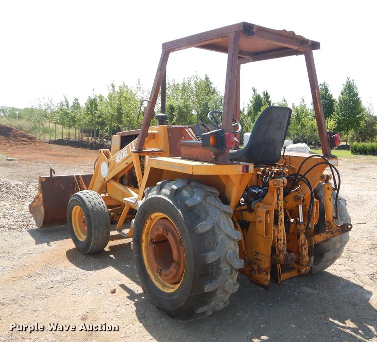 image for item EK9590 1987 Case 480E LL landscape tractor