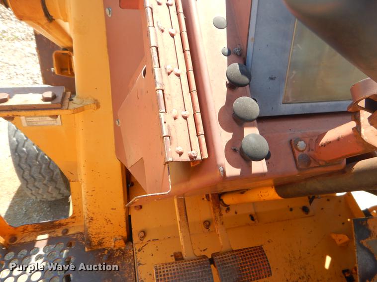 image for item EK9590 1987 Case 480E LL landscape tractor