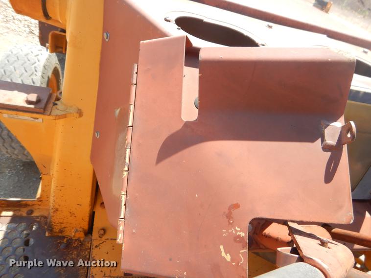 image for item EK9590 1987 Case 480E LL landscape tractor