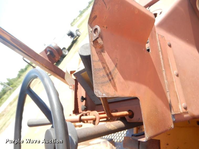 image for item EK9590 1987 Case 480E LL landscape tractor