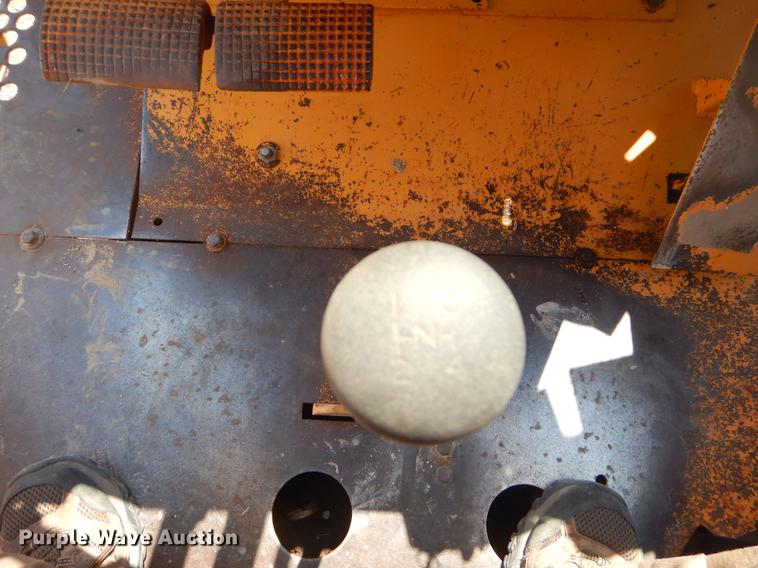 image for item EK9590 1987 Case 480E LL landscape tractor