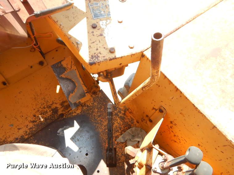 image for item EK9590 1987 Case 480E LL landscape tractor