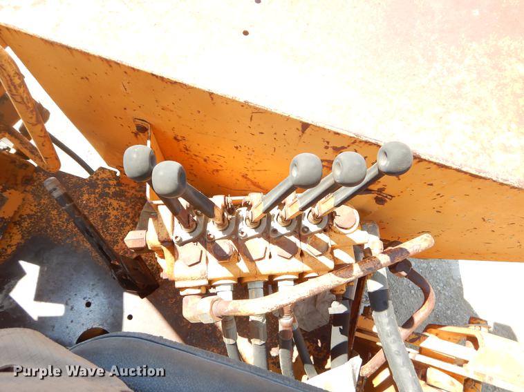 image for item EK9590 1987 Case 480E LL landscape tractor