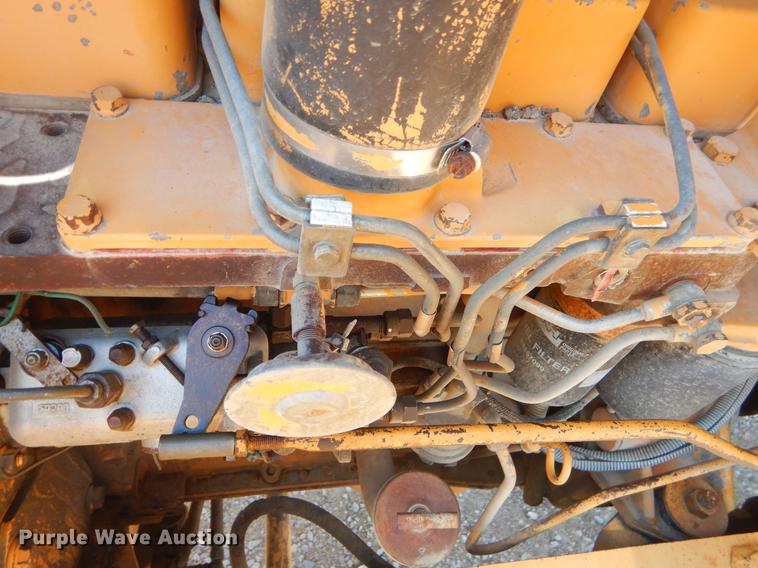 image for item EK9590 1987 Case 480E LL landscape tractor