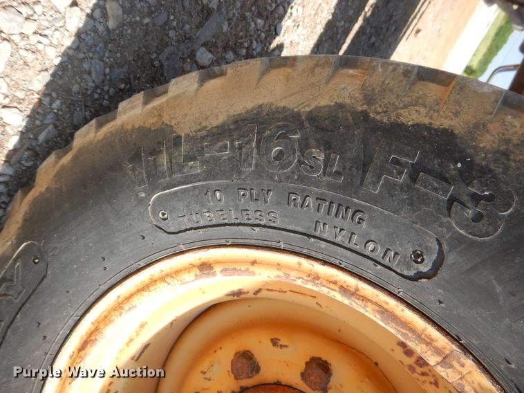 image for item EK9590 1987 Case 480E LL landscape tractor