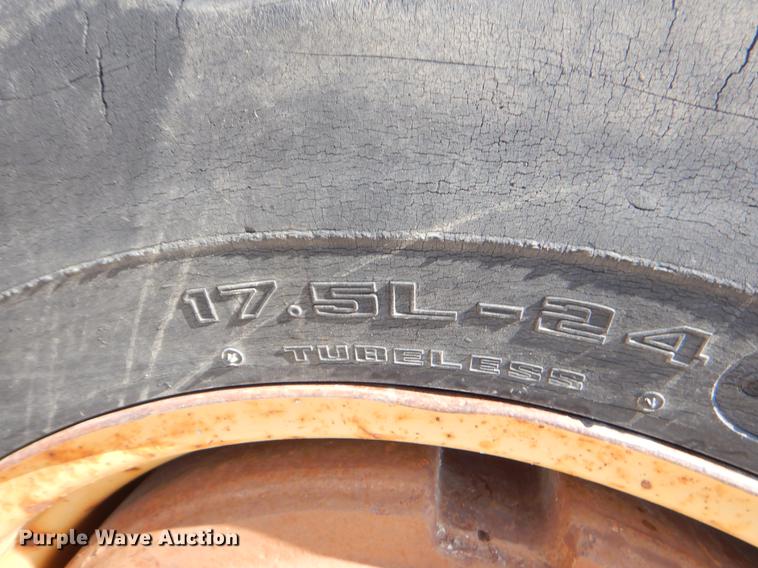 image for item EK9590 1987 Case 480E LL landscape tractor