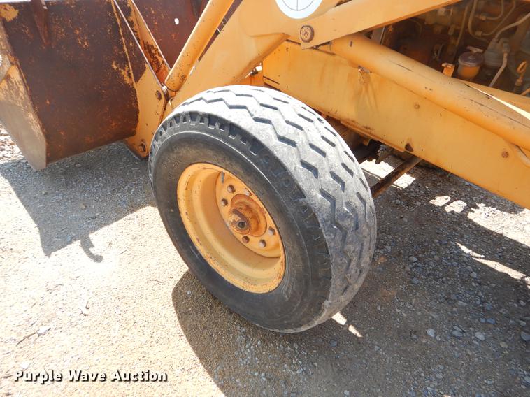 image for item EK9590 1987 Case 480E LL landscape tractor