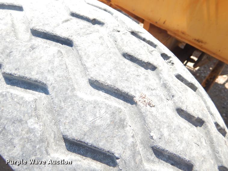 image for item EK9590 1987 Case 480E LL landscape tractor