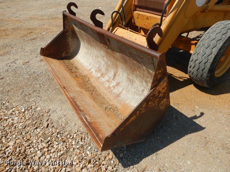 image for item EK9590 1987 Case 480E LL landscape tractor