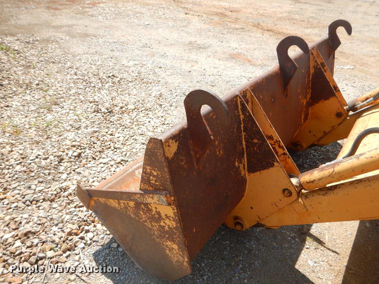 image for item EK9590 1987 Case 480E LL landscape tractor