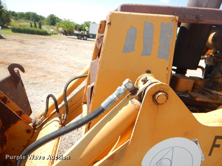 image for item EK9590 1987 Case 480E LL landscape tractor