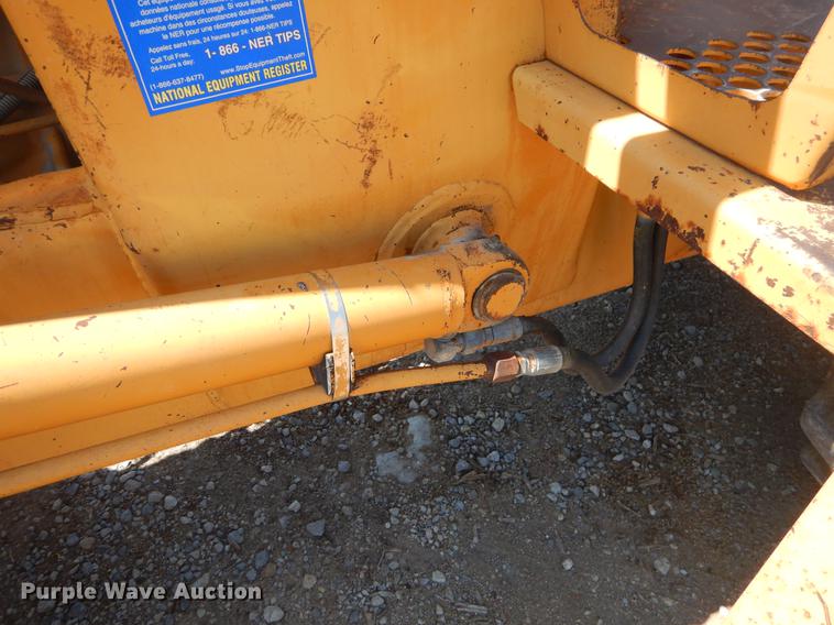 image for item EK9590 1987 Case 480E LL landscape tractor