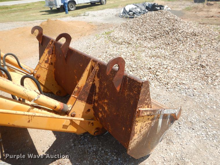 image for item EK9590 1987 Case 480E LL landscape tractor