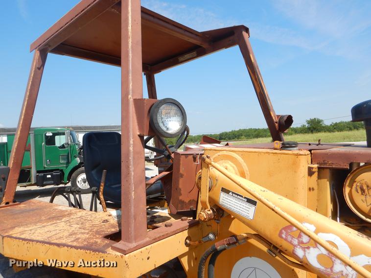 image for item EK9590 1987 Case 480E LL landscape tractor