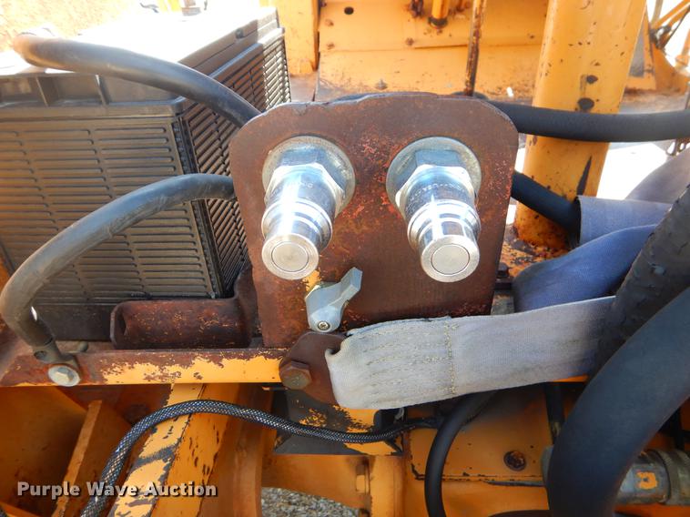 image for item EK9590 1987 Case 480E LL landscape tractor