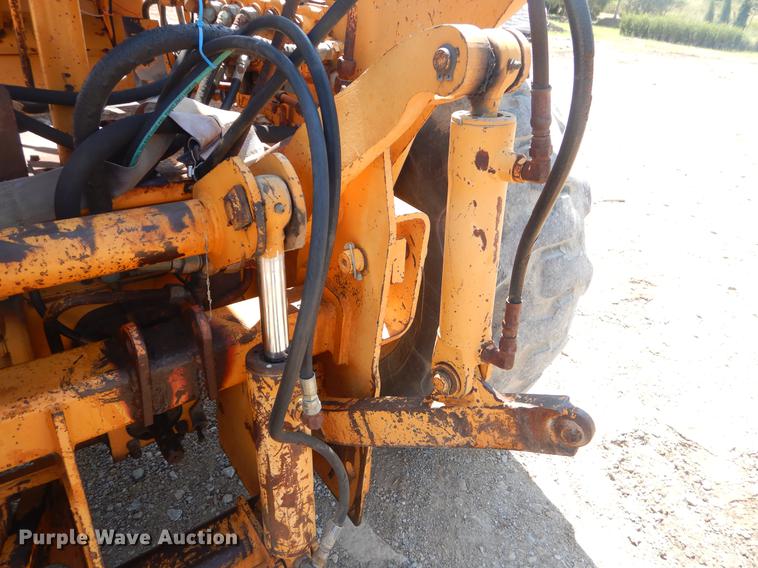 image for item EK9590 1987 Case 480E LL landscape tractor