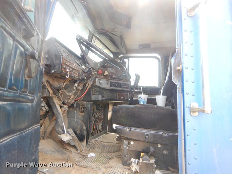 image for item EK9599 1991 Freightliner FLD dump truck