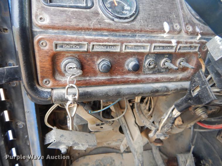 image for item EK9599 1991 Freightliner FLD dump truck