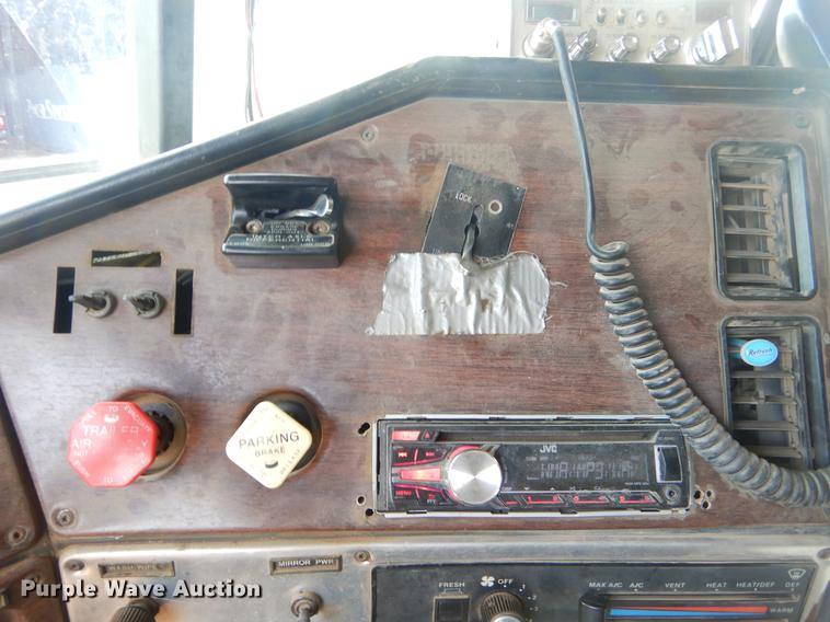 image for item EK9599 1991 Freightliner FLD dump truck