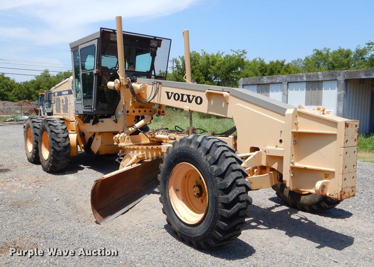 image for item EK9634 2002 Volvo G720 motor grader