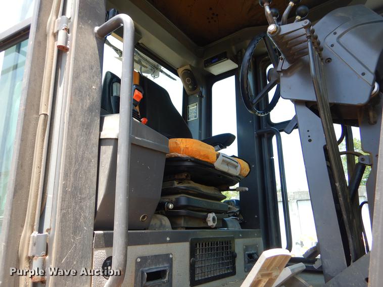 image for item EK9634 2002 Volvo G720 motor grader