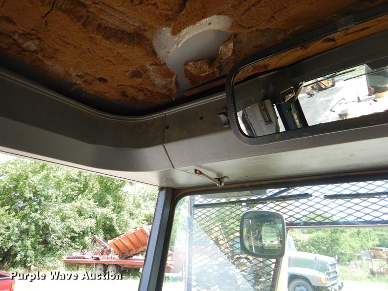 image for item EK9634 2002 Volvo G720 motor grader