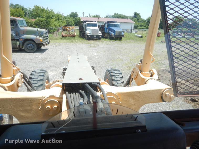 image for item EK9634 2002 Volvo G720 motor grader