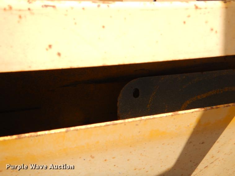 image for item EK9634 2002 Volvo G720 motor grader