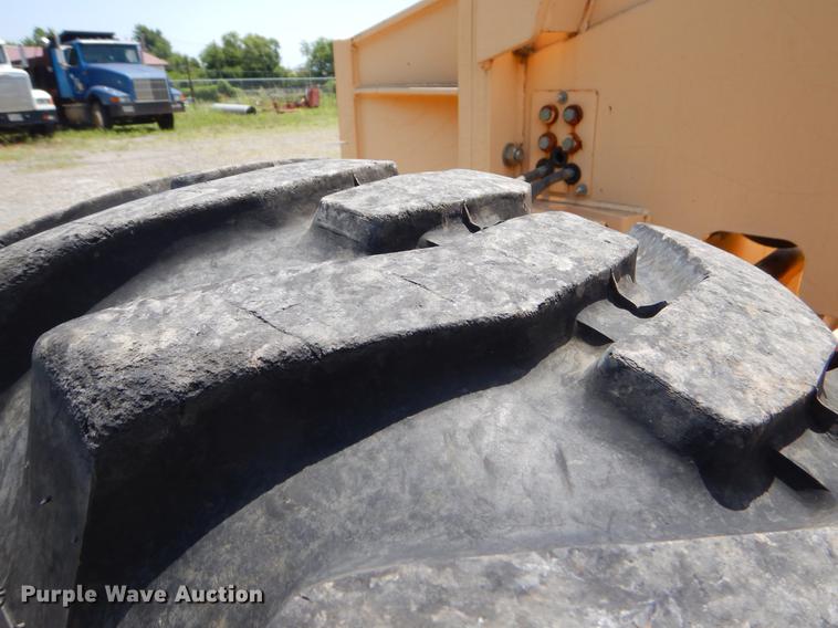 image for item EK9634 2002 Volvo G720 motor grader