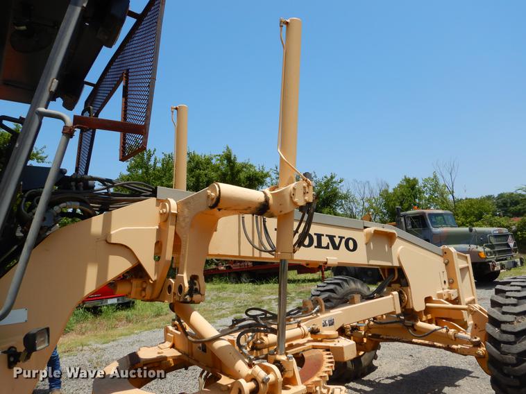 image for item EK9634 2002 Volvo G720 motor grader