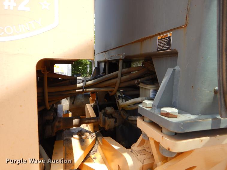 image for item EK9634 2002 Volvo G720 motor grader