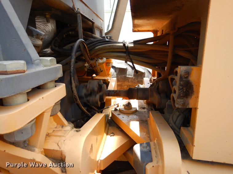 image for item EK9634 2002 Volvo G720 motor grader