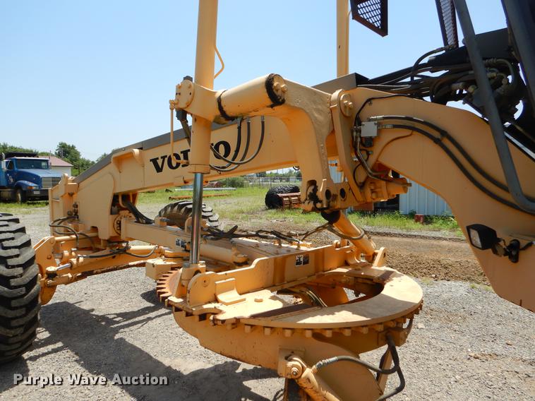 image for item EK9634 2002 Volvo G720 motor grader