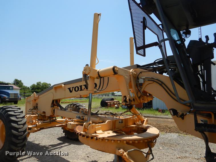 image for item EK9634 2002 Volvo G720 motor grader