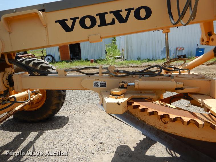 image for item EK9634 2002 Volvo G720 motor grader