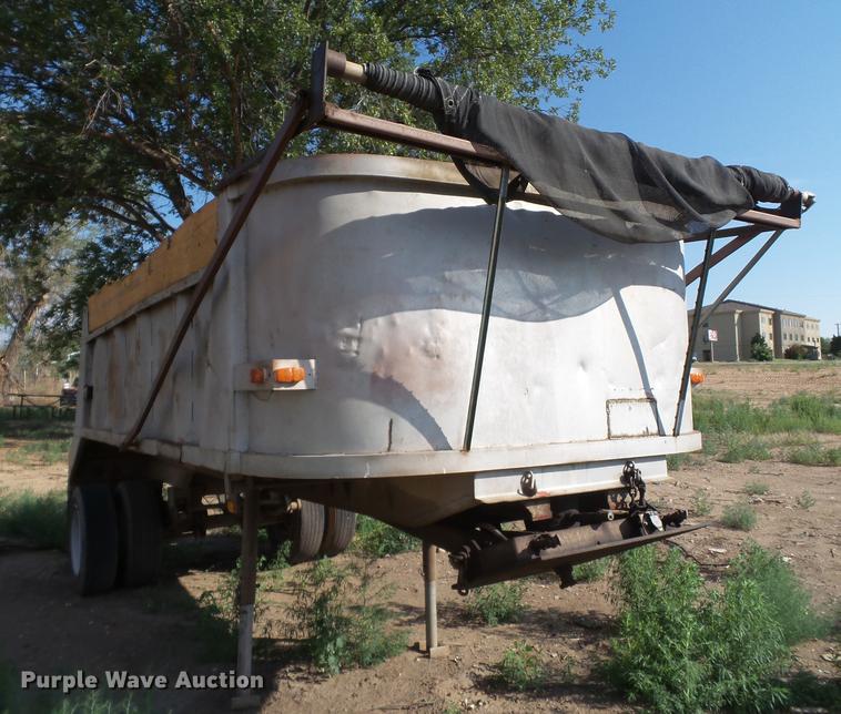 image for item EN9601 1975 Lufkin end dump trailer