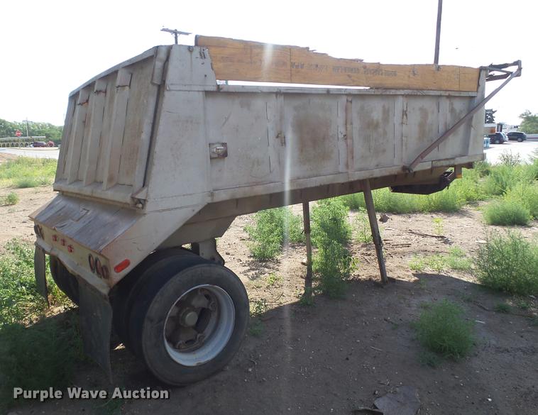 image for item EN9601 1975 Lufkin end dump trailer
