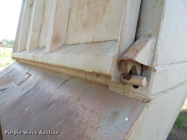 image for item EN9601 1975 Lufkin end dump trailer