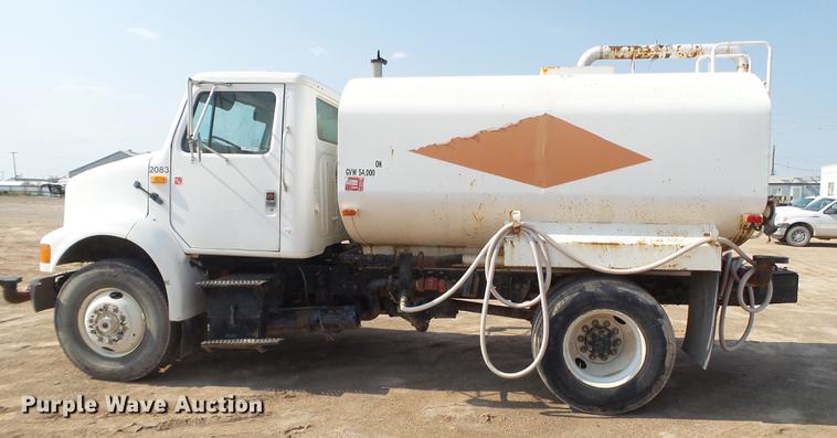 image for item EN9617 1990 International 8100 tank truck
