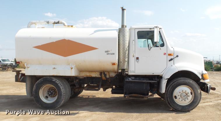 image for item EN9617 1990 International 8100 tank truck