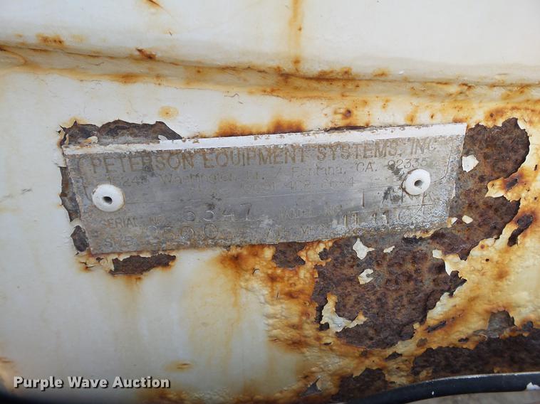 image for item EN9617 1990 International 8100 tank truck