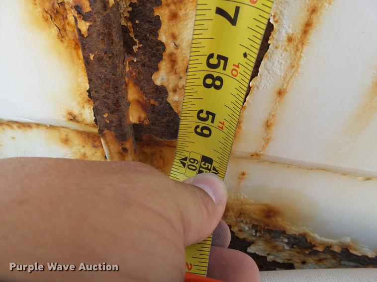 image for item EN9617 1990 International 8100 tank truck