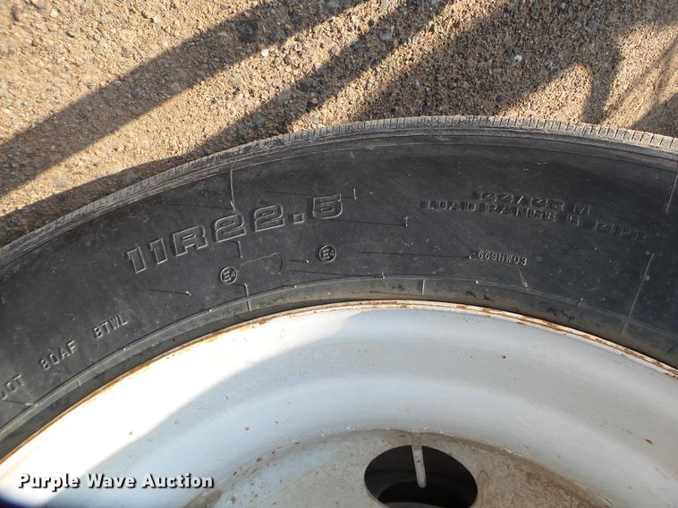 image for item EN9617 1990 International 8100 tank truck