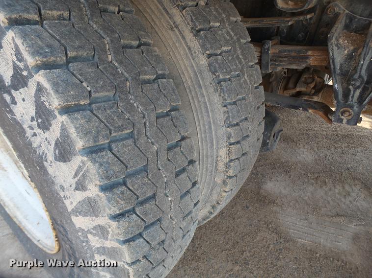 image for item EN9617 1990 International 8100 tank truck