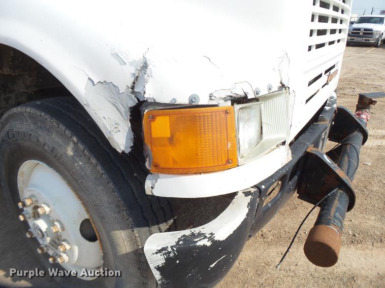 image for item EN9617 1990 International 8100 tank truck