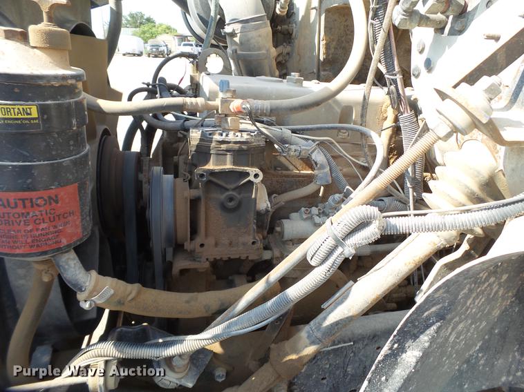 image for item EN9617 1990 International 8100 tank truck