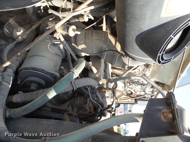 image for item EN9617 1990 International 8100 tank truck