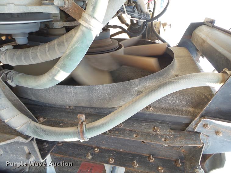 image for item EN9617 1990 International 8100 tank truck