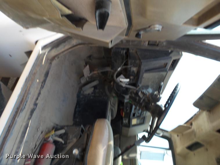 image for item EN9617 1990 International 8100 tank truck