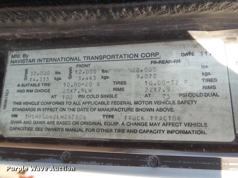 image for item EN9617 1990 International 8100 tank truck
